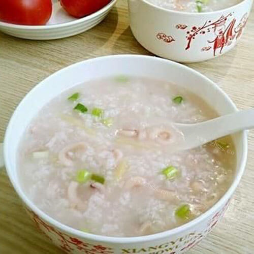美味的花生鱿鱼瘦肉粥 