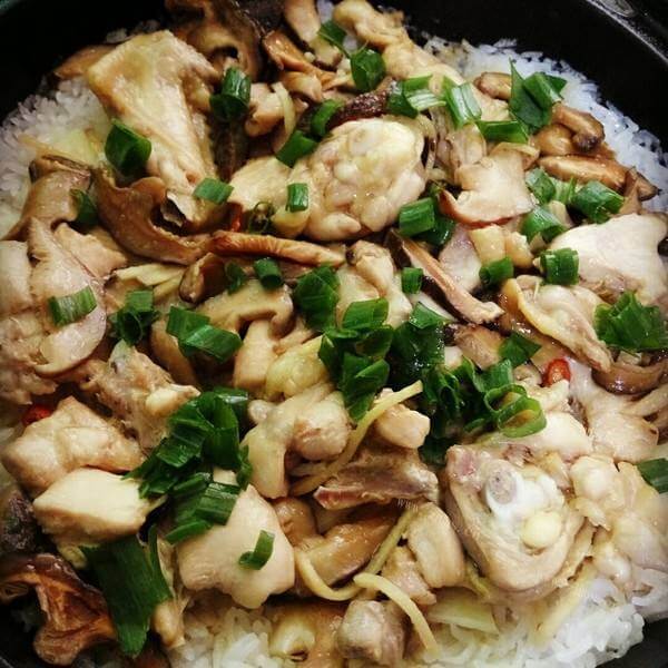 美味的海鲜土豆煲仔饭