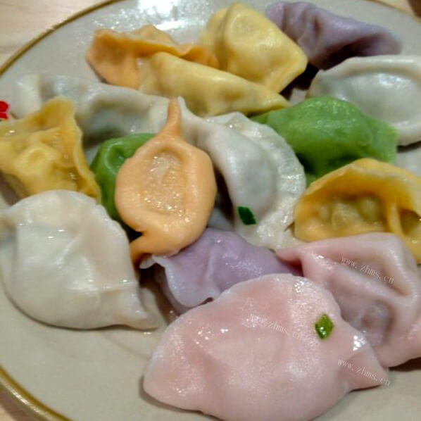 漂亮的七彩水饺