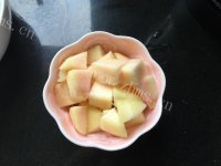 酸甜可口的桃子苹果汁做法图解2)