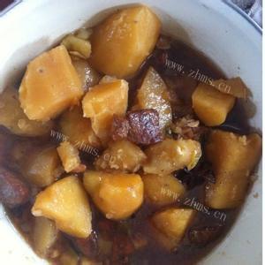 家常的腐乳猪肉闷土豆
