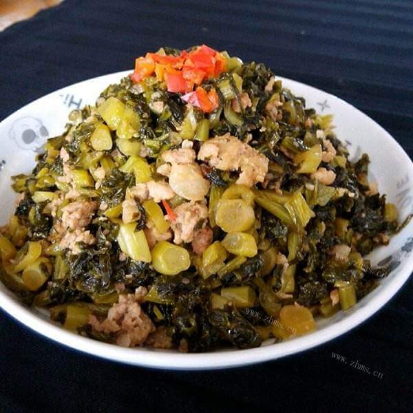 美味的牛肉酱炒酸菜