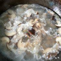 美味营养的海鲜香菇面的做法图解七