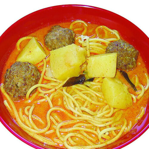 美味的咖喱热汤面