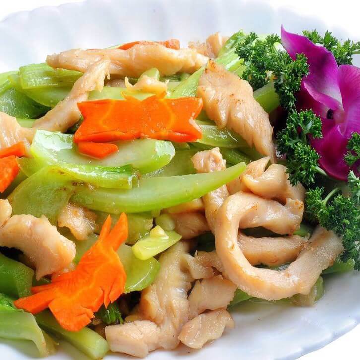 开胃的胡萝卜芹菜炒肉片