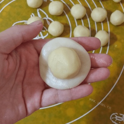 自制鲜肉月饼做法图解9)