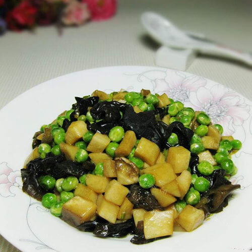 完美的豌豆炒杏鲍菇