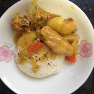 美味的咖喱鸡块盖浇饭