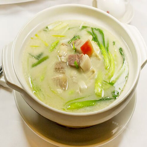 咸香鸡汤腌笃鲜