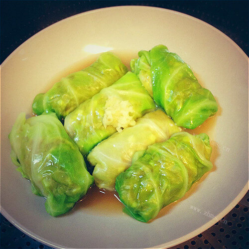 美味的娃娃菜肉卷