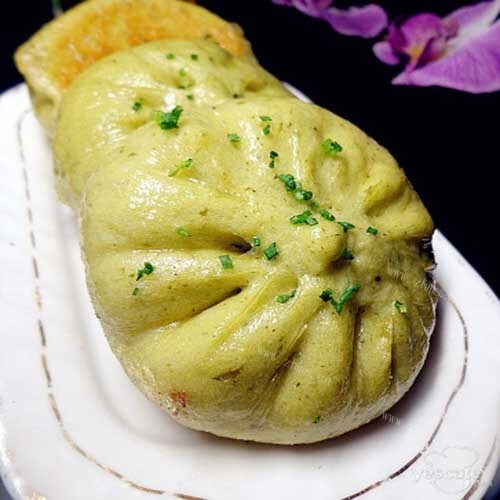 美味的菜汁肉包