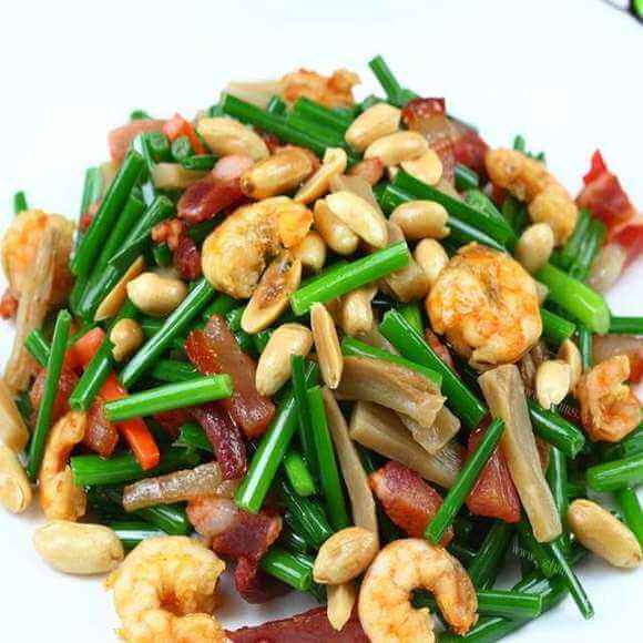 家常蒜苔炒鸡肉丁