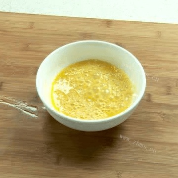 美味的滑蛋虾仁做法图解3)