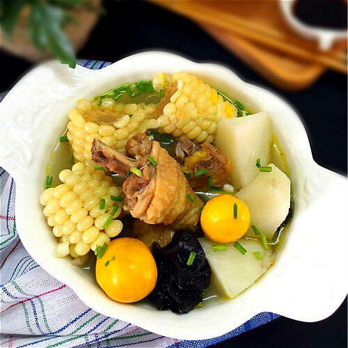 美味的甜玉米老鸭汤