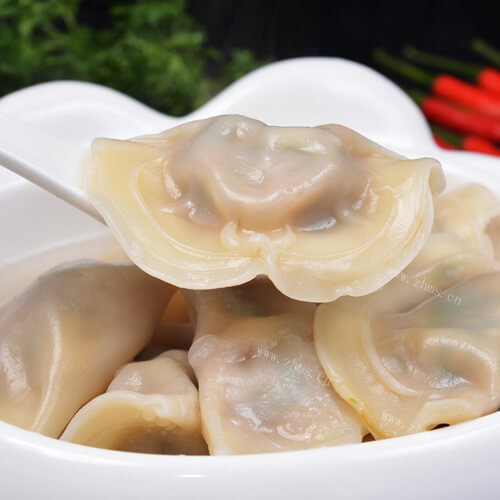 美味的扇贝彩椒水饺