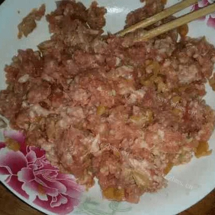自制咸蛋蒸肉饼做法图解4)