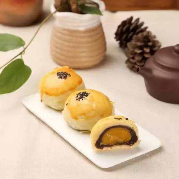 美味金丝椰黄馅月饼