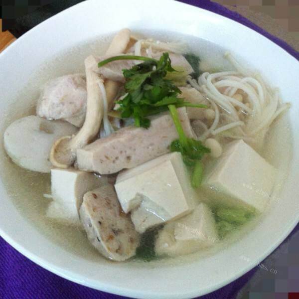 美味的猪肝粉肠瘦肉汤