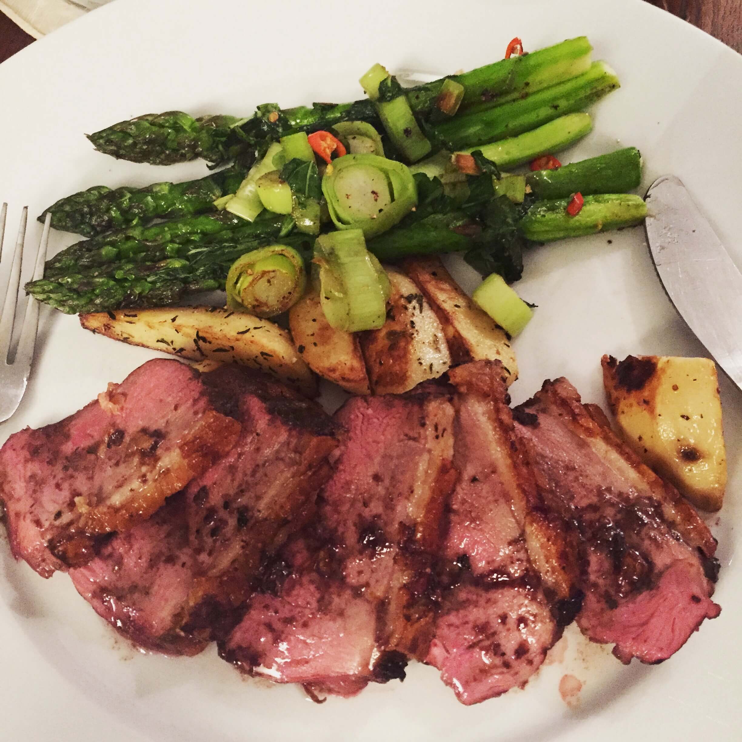 口感好吃的鸭脯肉炒秋葵
