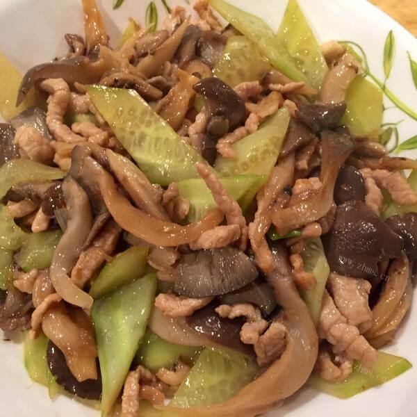 好吃的葱爆平菇