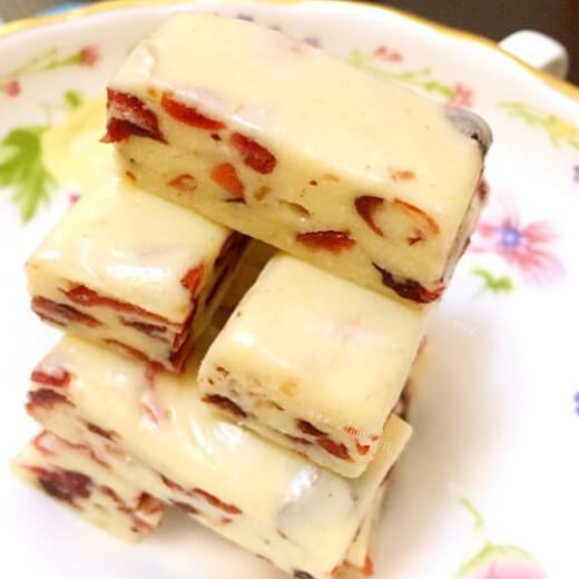 香气浓郁的蔓越莓牛扎糖
