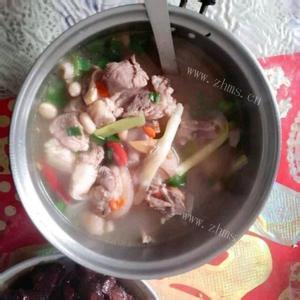 滋补的雪豆山药炖肘子