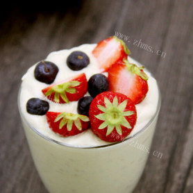 自制桑葚草莓果酱酸奶
