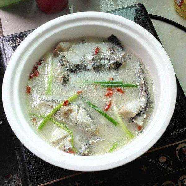 自制鲜鲫鱼汤