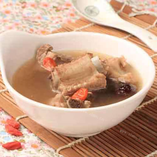 美味的茯苓排骨汤