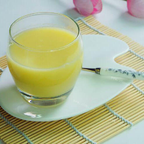 营养的嫩玉米鲜豆浆