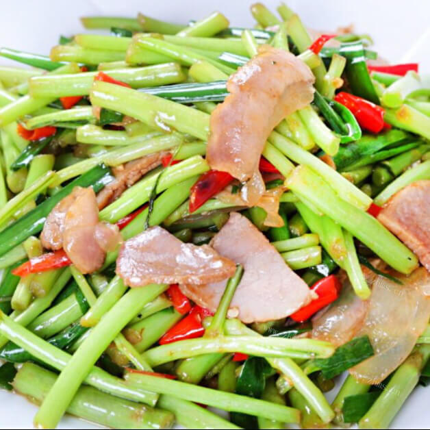 芳香四溢的黎蒿炒肉丝