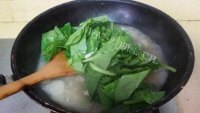 美味的农家青菜滑芋子汤做法图解6)