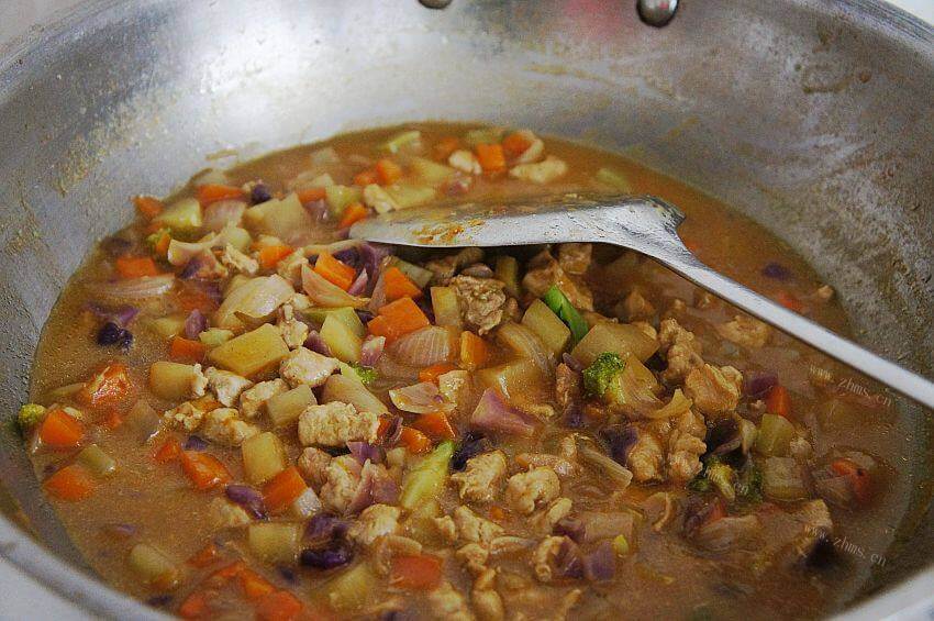 自制黄咖喱鸡肉饭做法图解7)