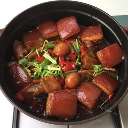 美味的鹌鹑蛋东坡肉