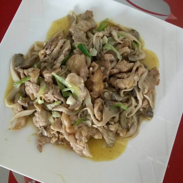 美味的葱爆平菇