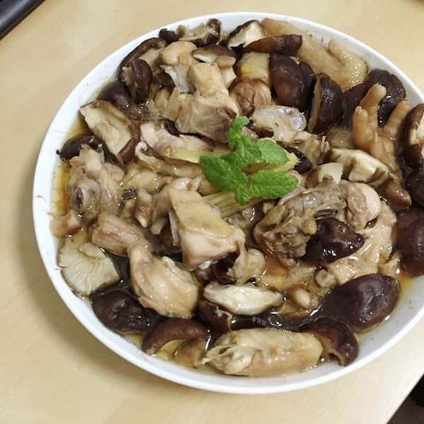 美味的丝瓜蒸鸡