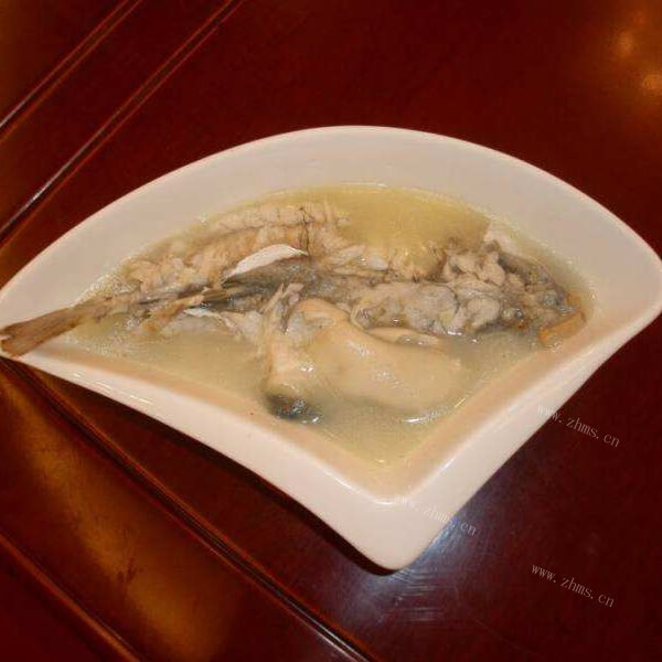 咸鲜的河豚鱼皮汤