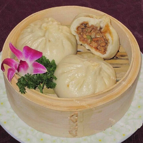 美味的腊肠蔬菜蒸包