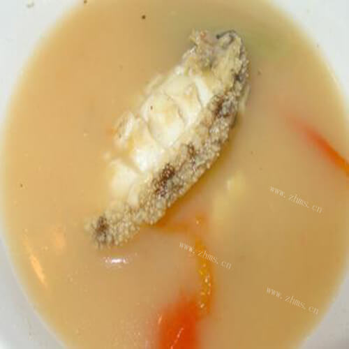 美味的西红柿青鱼汤