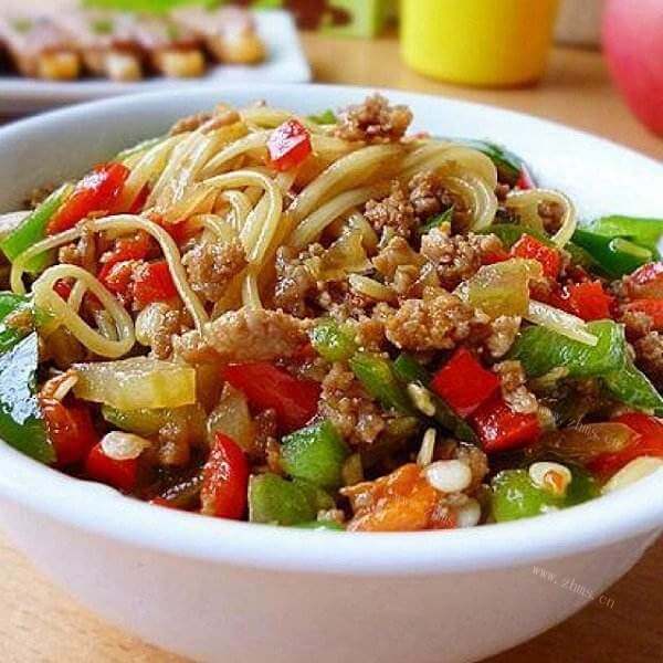 可调菜梗肉末酱拦面