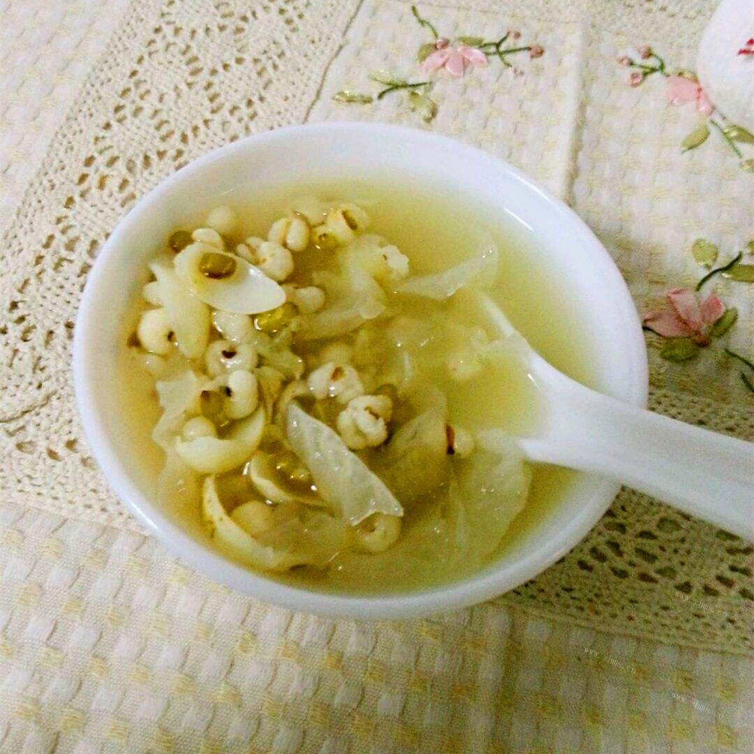 好吃的薏米银耳百合汤