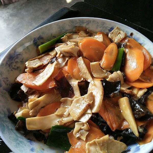 美味竹笋木耳炒腊肉