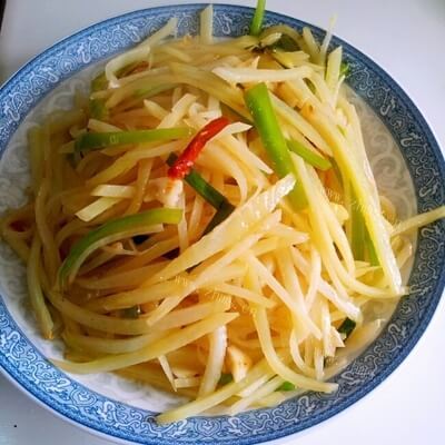 家常红油酸辣土豆丝