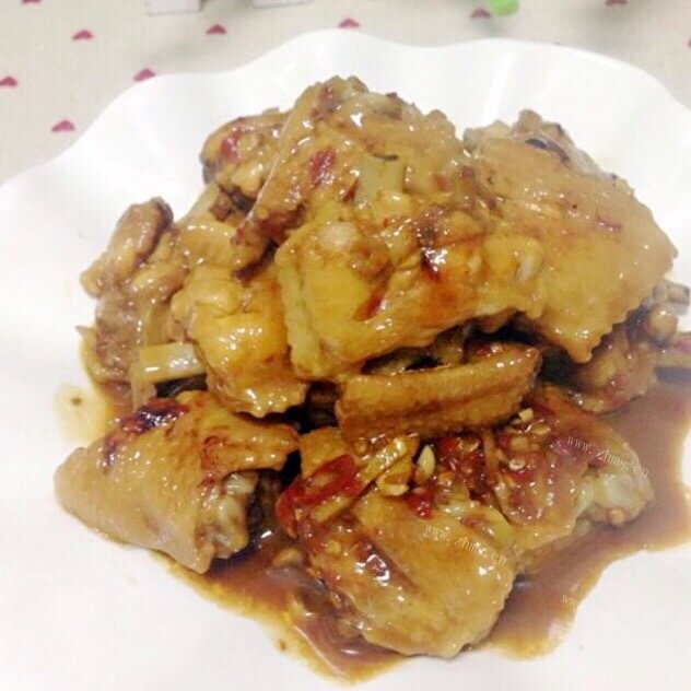 美味的香焖鸡中翅