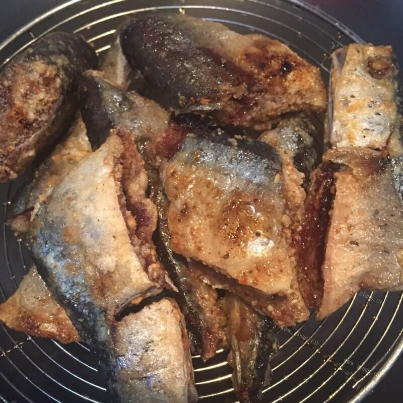 好吃的五香秋刀鱼做法图解4)