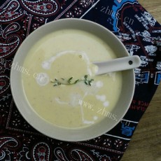 营养的洋葱豌豆浓汤
