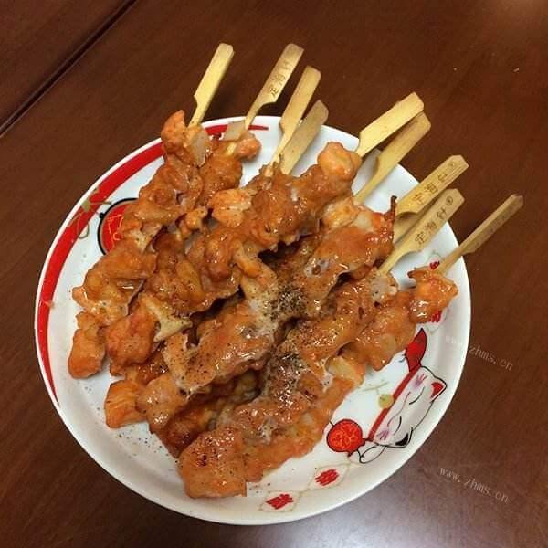 美味的彩椒杯面烤串套餐