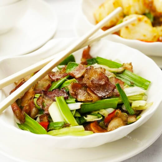 兰豆木耳蒜苗炒腊肉