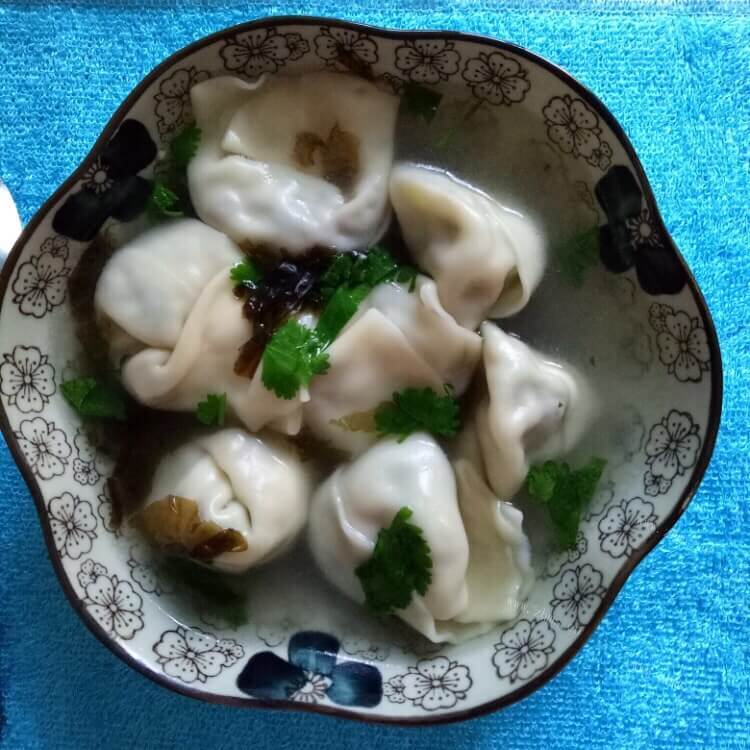美味药芹香菇馄饨