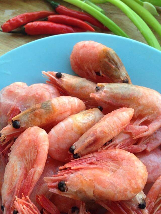 鲜甜的北极虾粥 做法图解2)